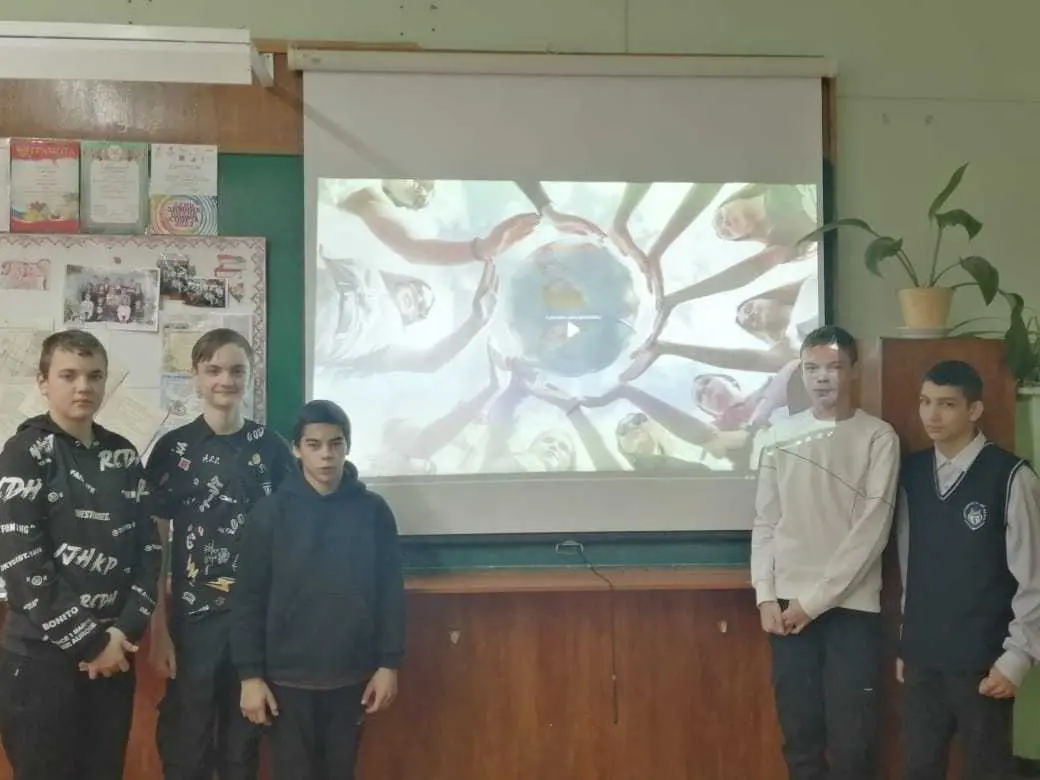 🇷🇺 ТОРЖЕСТВЕННАЯ ЛИНЕЙКА И «РАЗГОВОР О ВАЖНОМ»