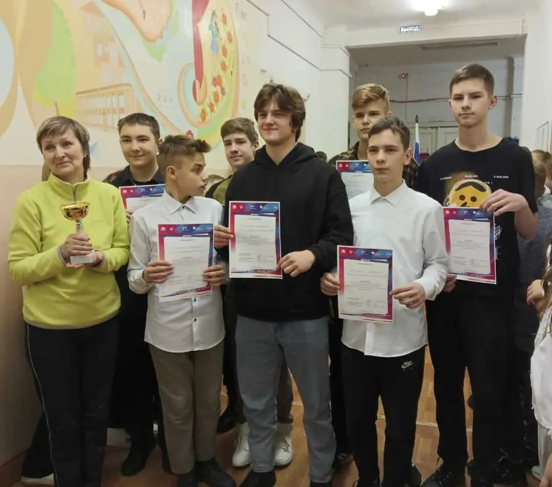 Поздравляем нашу баскетбольную команду юношей и учителя физической культуры - Фокину Ольгу Николаевну, занявших II место в финале муниципального этапа всероссийского чемпионата школьной баскетбольной лиги «КЭС-БАСКЕТ» 🏆🌟