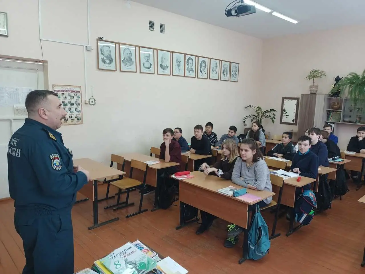 Инспекторы ГИМС напоминают детям о правилах безопасности на льду