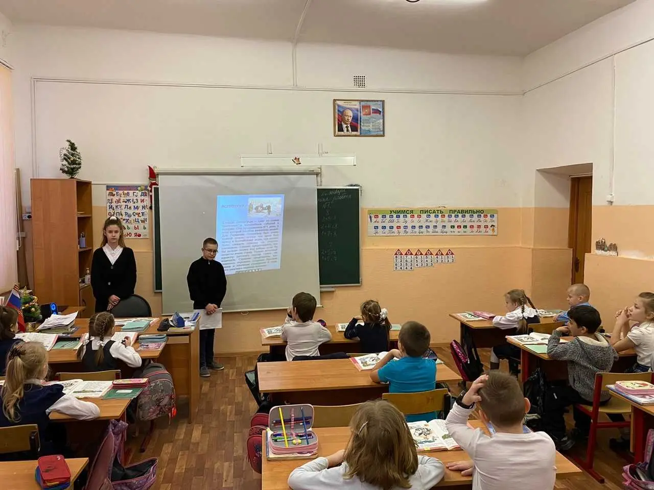 26 и 27 января учащиеся 5-го класса выступили перед ребятам из начальной школы и ученикам 6-х классов с рассказом о Блокадном Ленинграде.