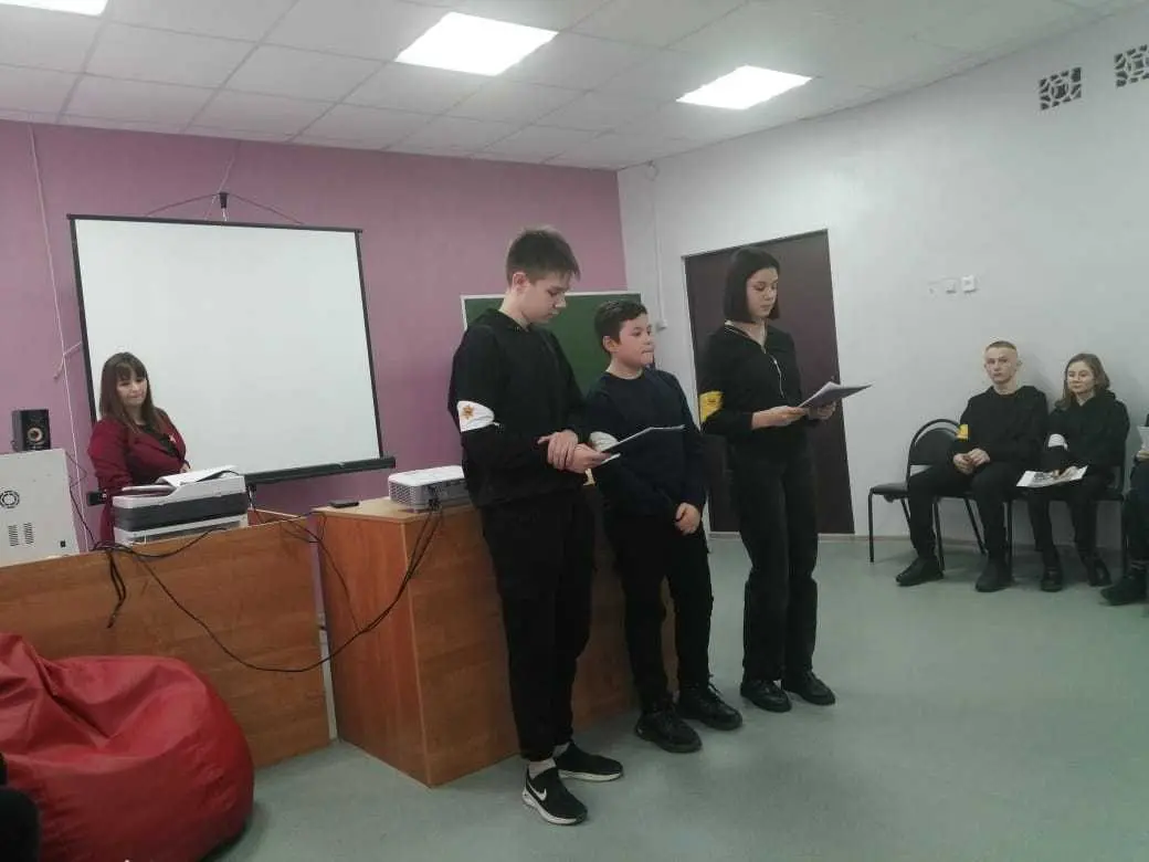 30 января, 8-е классы нашей школы приняли участие в открытом интегрированном уроке по истории "Маленькие жизни холокоста".