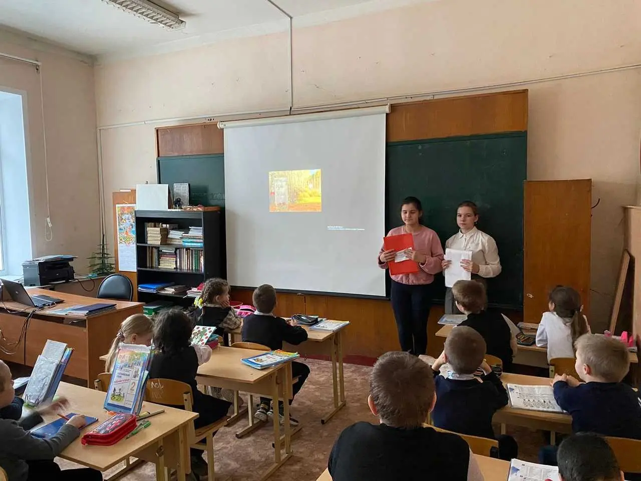 26 и 27 января учащиеся 5-го класса выступили перед ребятам из начальной школы и ученикам 6-х классов с рассказом о Блокадном Ленинграде.