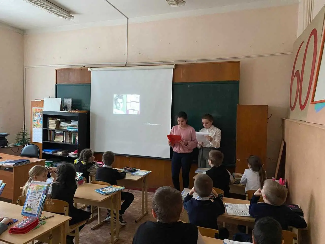 26 и 27 января учащиеся 5-го класса выступили перед ребятам из начальной школы и ученикам 6-х классов с рассказом о Блокадном Ленинграде.