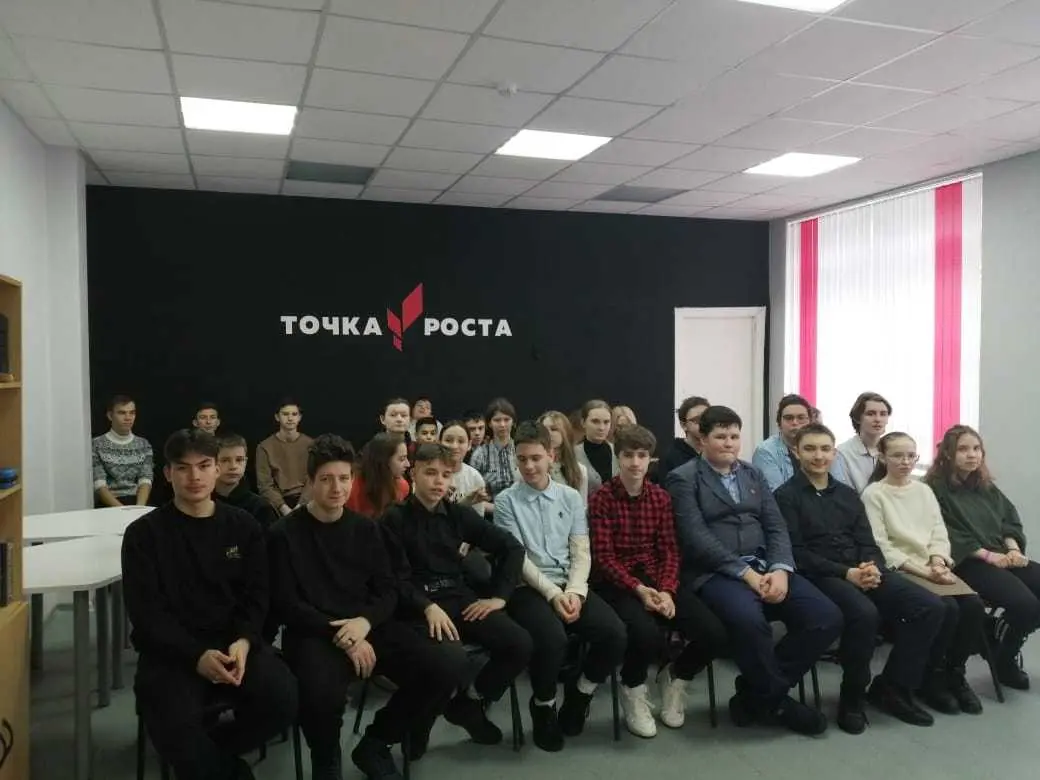 30 января, 8-е классы нашей школы приняли участие в открытом интегрированном уроке по истории "Маленькие жизни холокоста".