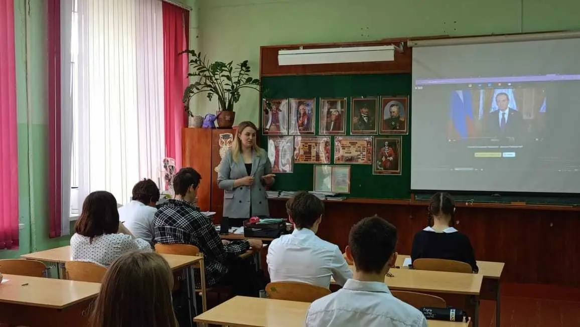 Сегодня наша школа стала площадкой для проведения «Диктанта Победы» – международной исторической акции на тему событий Великой Отечественной войны. В акции приняли участие и педагоги, и обучащиеся.