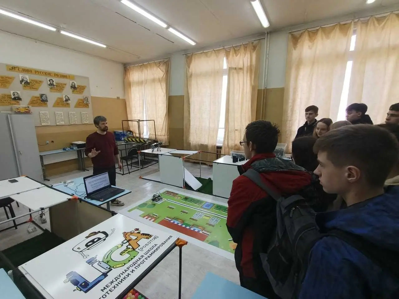 На прошлой неделе учащиеся 9-х классов посетили профоринтационное мероприятие, которое состоялось в Савеловском колледже.