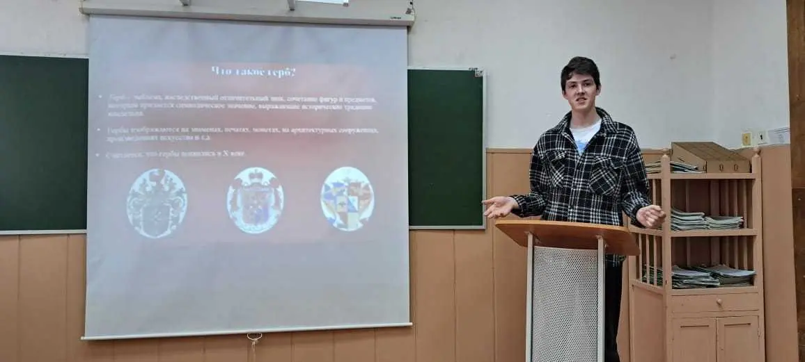 17 мая состоялась защита индивидуальных проектов обучающихся 10 класса. В течение года школьники вместе со своими научными руководителями занимались исследованиями, разбирали социально-значимые вопросы.