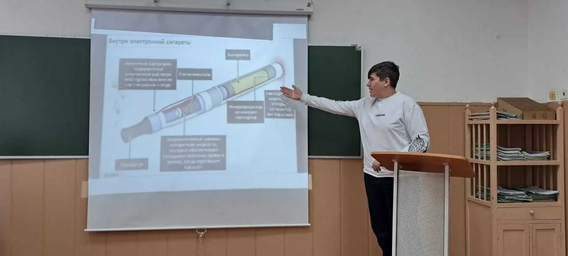 17 мая состоялась защита индивидуальных проектов обучающихся 10 класса. В течение года школьники вместе со своими научными руководителями занимались исследованиями, разбирали социально-значимые вопросы.