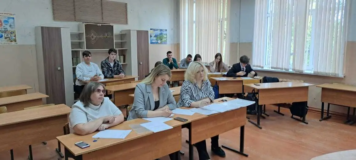 17 мая состоялась защита индивидуальных проектов обучающихся 10 класса. В течение года школьники вместе со своими научными руководителями занимались исследованиями, разбирали социально-значимые вопросы.