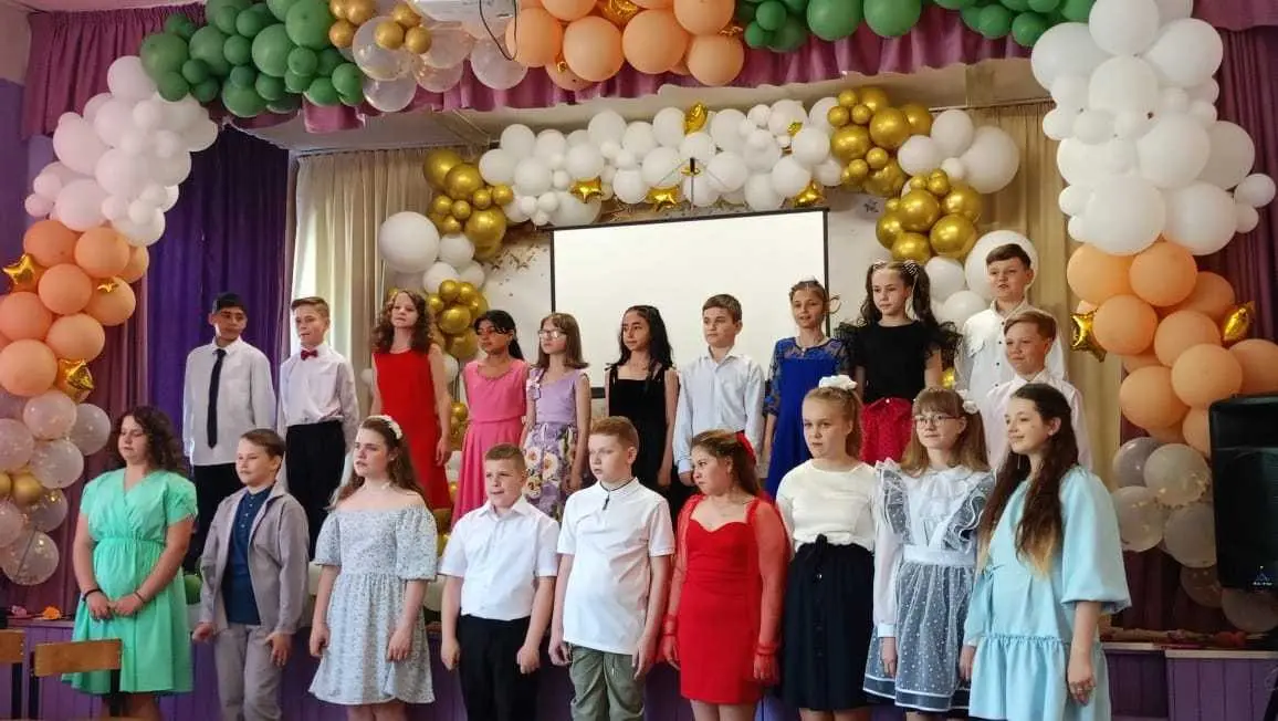 В конце мая, по традиции, пришли выпускные у 4-х классов нашей школы.