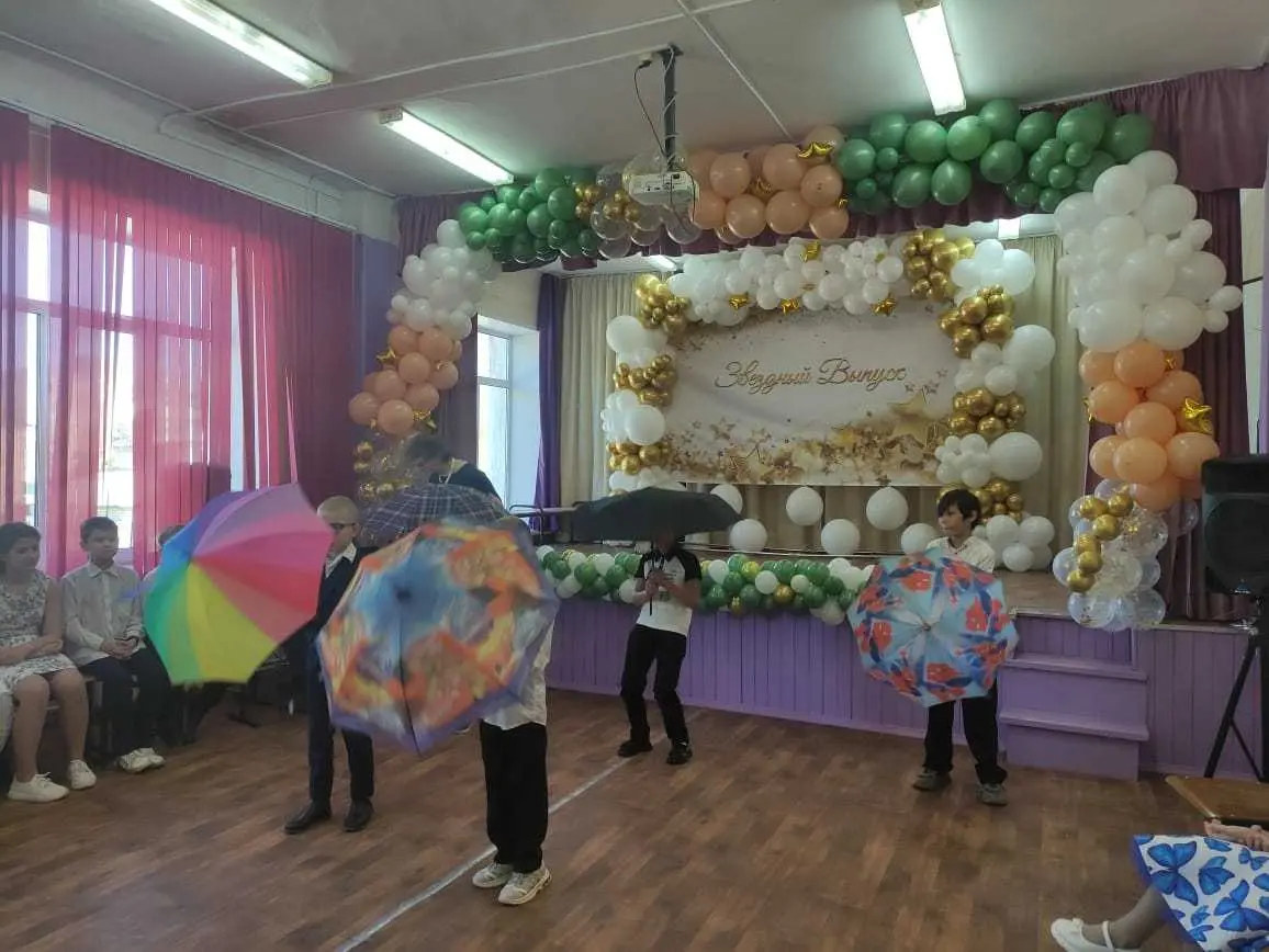 В конце мая, по традиции, пришли выпускные у 4-х классов нашей школы.