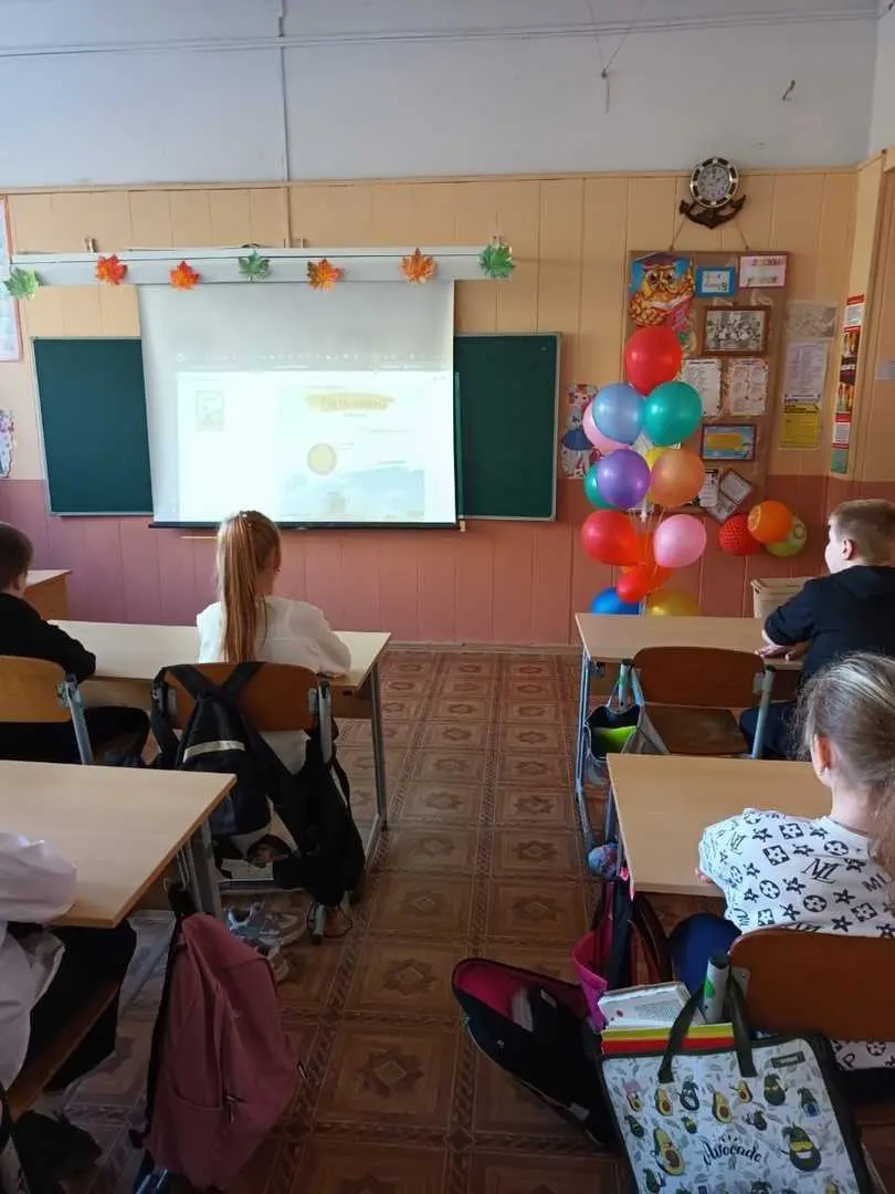 В понедельник, 23 сентября 2024 г, в школе прошел четвертый в этом учебном году урок «Разговоры о важном», он получил название «Путь зерна». Учителя рассказали о различных видах зерновых, которые растут в России, и о том, как за ними ухаживают, убирают и перерабатывают.