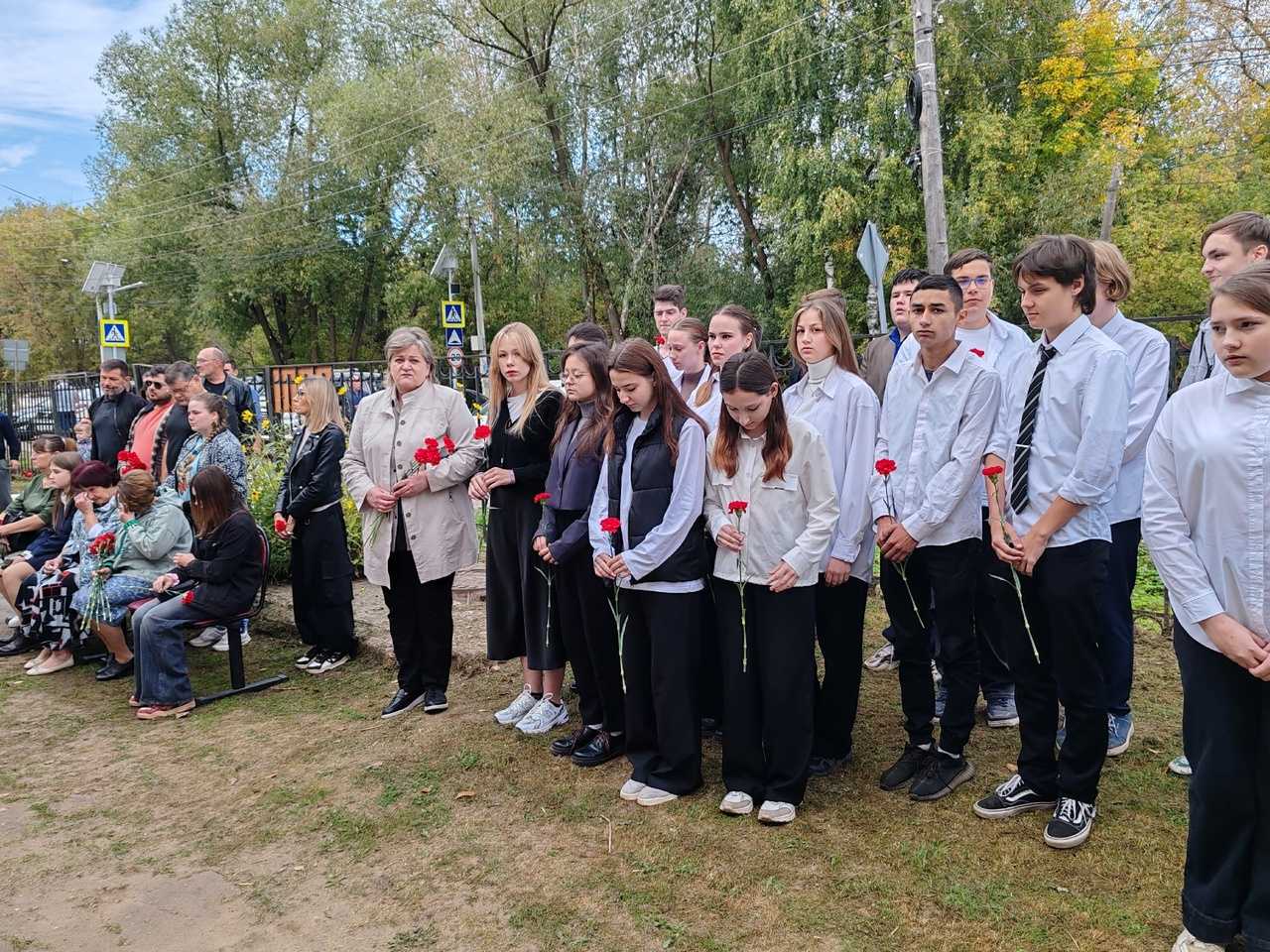 Сегодня, 19 сентября, состоялось торжественное открытие мемориальных досок в честь выпускников школы - Зорина Алексея, Королева Сергея и Черткова Алексея, погибших при исполнении служебного воинского долга в зоне Специальной Военной Операции.