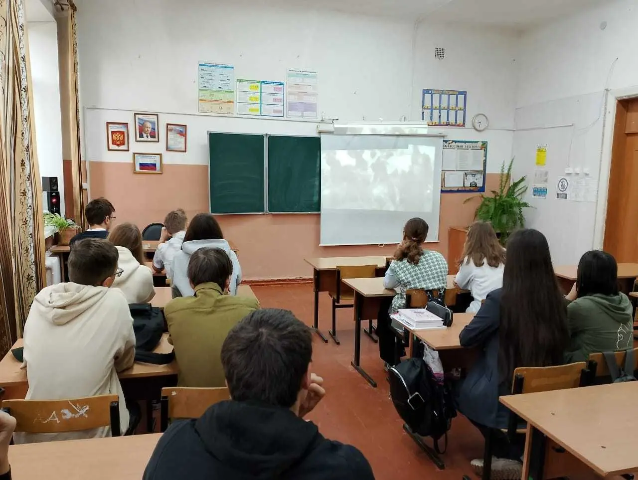 26 сентября в школе состоялось очередное занятие курса внеурочной деятельности «Россия – мои горизонты», посвященное теме «Россия аграрная: растениеводство и садоводство».
