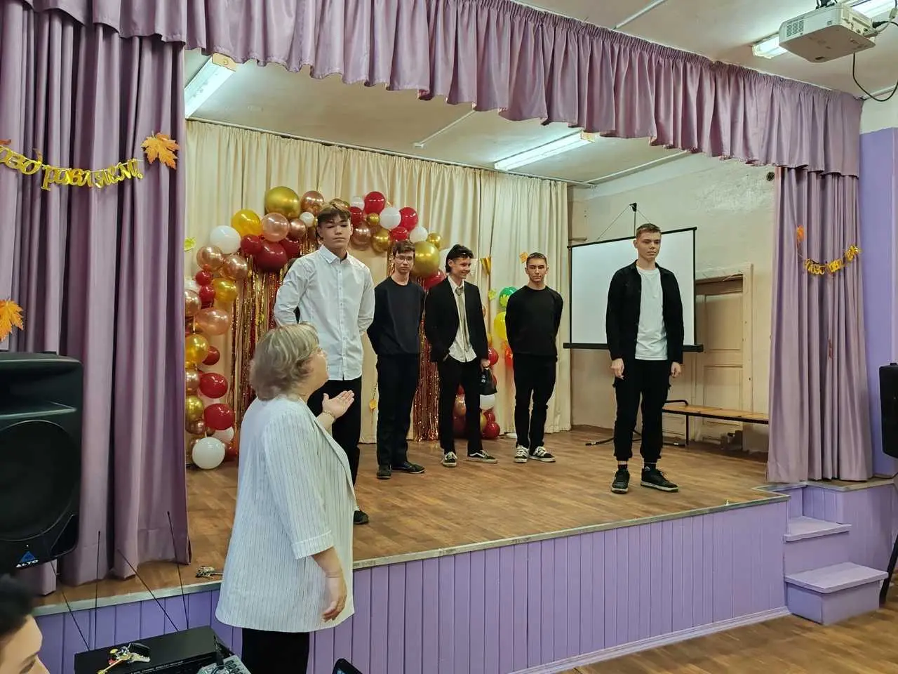 С радостью сообщаем, что выборы президента нашей школы успешно состоялись, избирательная комиссия подсчитала голоса и... победу одержал ученик 8 «Б» класса - Василев Арсений! 🌟