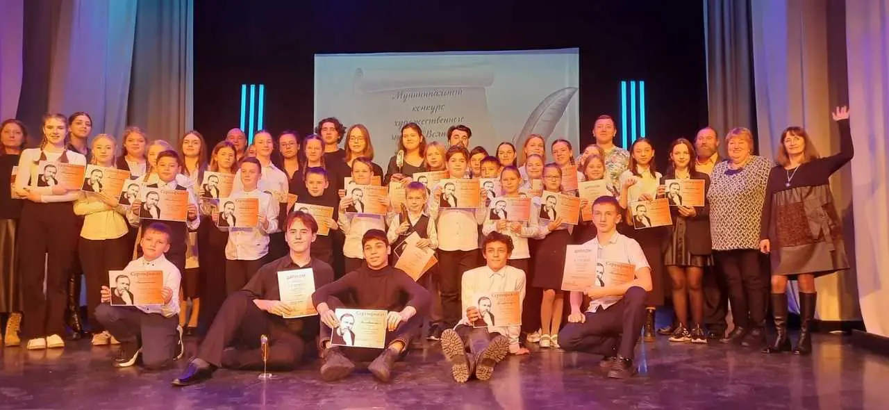 Соловьева Надежда, Озерова Виктория и Юкинов Никита приняли участие в муниципальном конкурсе художественного чтения "Волшебное перо" в память народного артиста РФ О.А.Лаврова "За Мир! За семью! За Россию!"