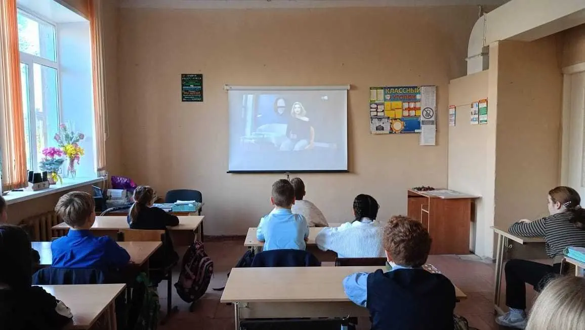 17 октября 2024 года прошло внеурочное занятие «Россия аграрная: пищевая промышленность и общественное питание» для обучающихся 6-11 классов, в рамках внеурочной деятельности профессионального минимума «Россия – мои горизонты».