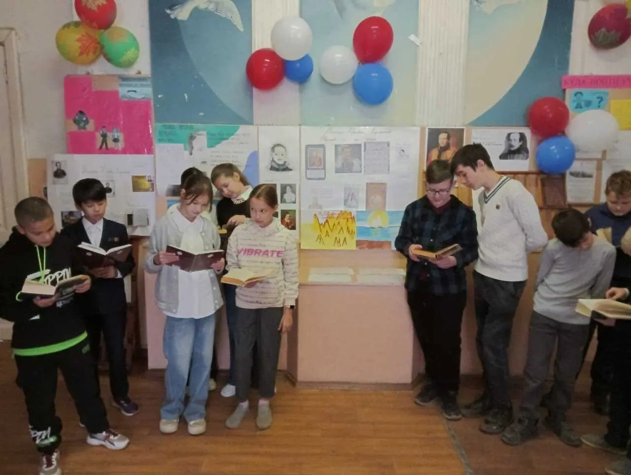 С 21 октября в нашей школе началась неделя литературы, посвященная 210-летнему юбилею Михаила Юрьевича Лермонтова.