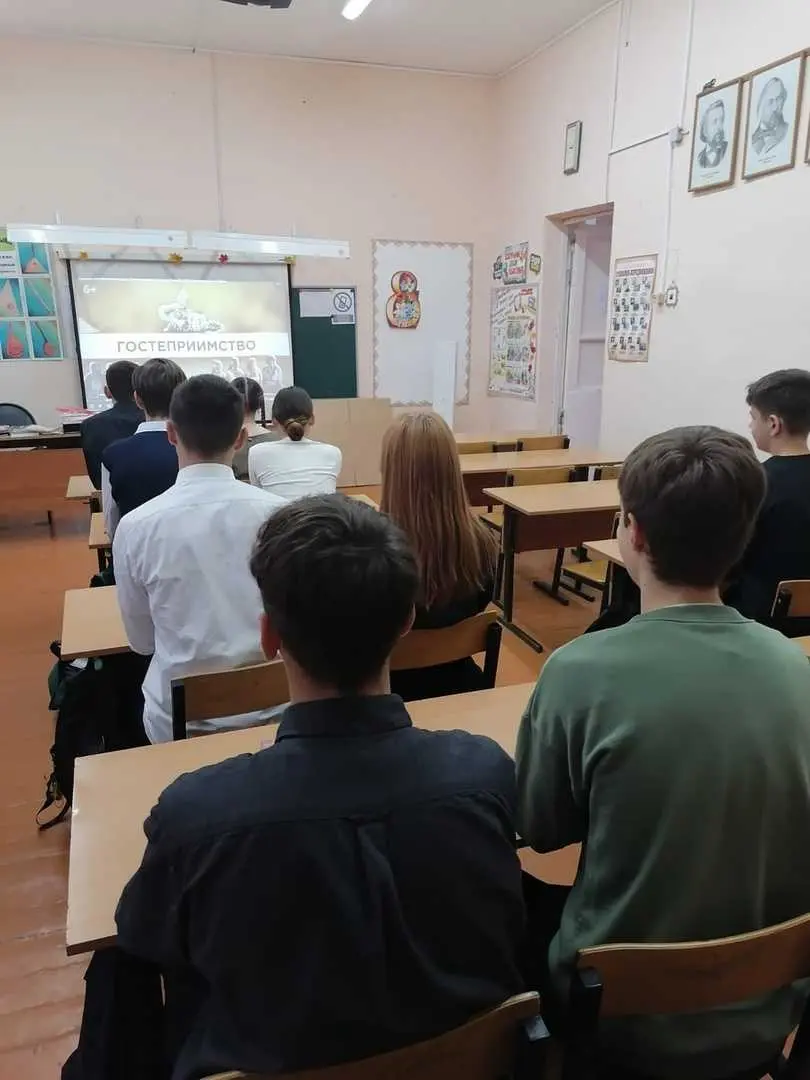 28 октября в рамках цикла внеурочной деятельности "Разговоры о важном" прошли занятия "Гостеприимная Россия ко "Дню народного единства".