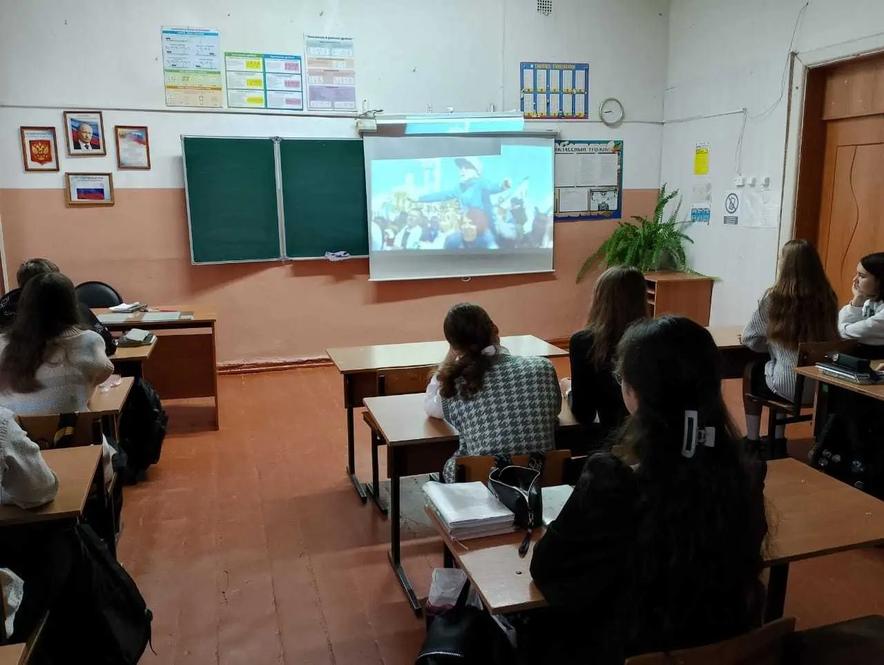 28 октября в рамках цикла внеурочной деятельности "Разговоры о важном" прошли занятия "Гостеприимная Россия ко "Дню народного единства".