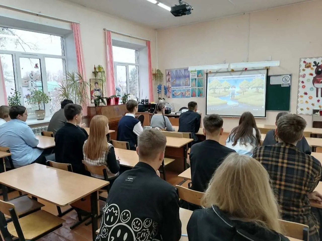 Утро понедельника в школе традиционно началось с линейки и внеурочных занятий «Разговоры о важном» на тему «Что значит быть взрослым?»