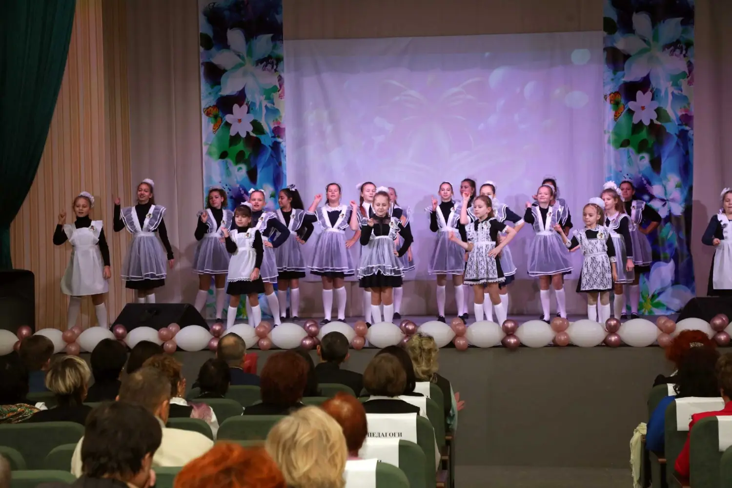 29 ноября состоялся праздничный концерт, посвящённый 85-летнему юбилею школы.