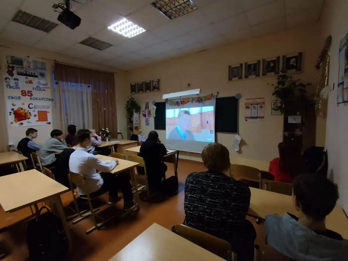 16 декабря в школе прошли внеурочные занятия из цикла «Разговоры о важном», темой которых была "Как пишут законы?"