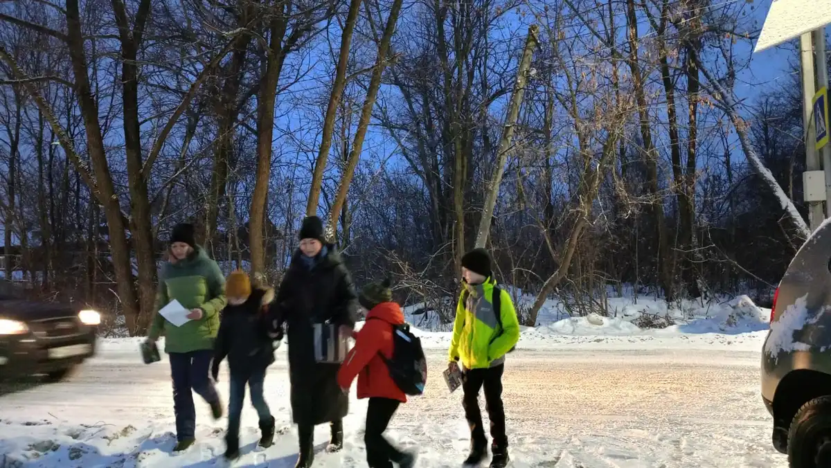 «РОДИТЕЛЬСКИЙ ПАТРУЛЬ» ПРОВЕРИЛ НАЛИЧИЕ СВЕТООТРАЖАЮЩИХ ЭЛЕМЕНТОВ У ШКОЛЬНИКОВ