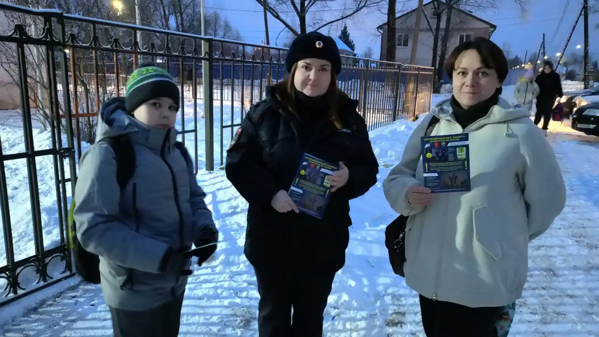 «РОДИТЕЛЬСКИЙ ПАТРУЛЬ» ПРОВЕРИЛ НАЛИЧИЕ СВЕТООТРАЖАЮЩИХ ЭЛЕМЕНТОВ У ШКОЛЬНИКОВ