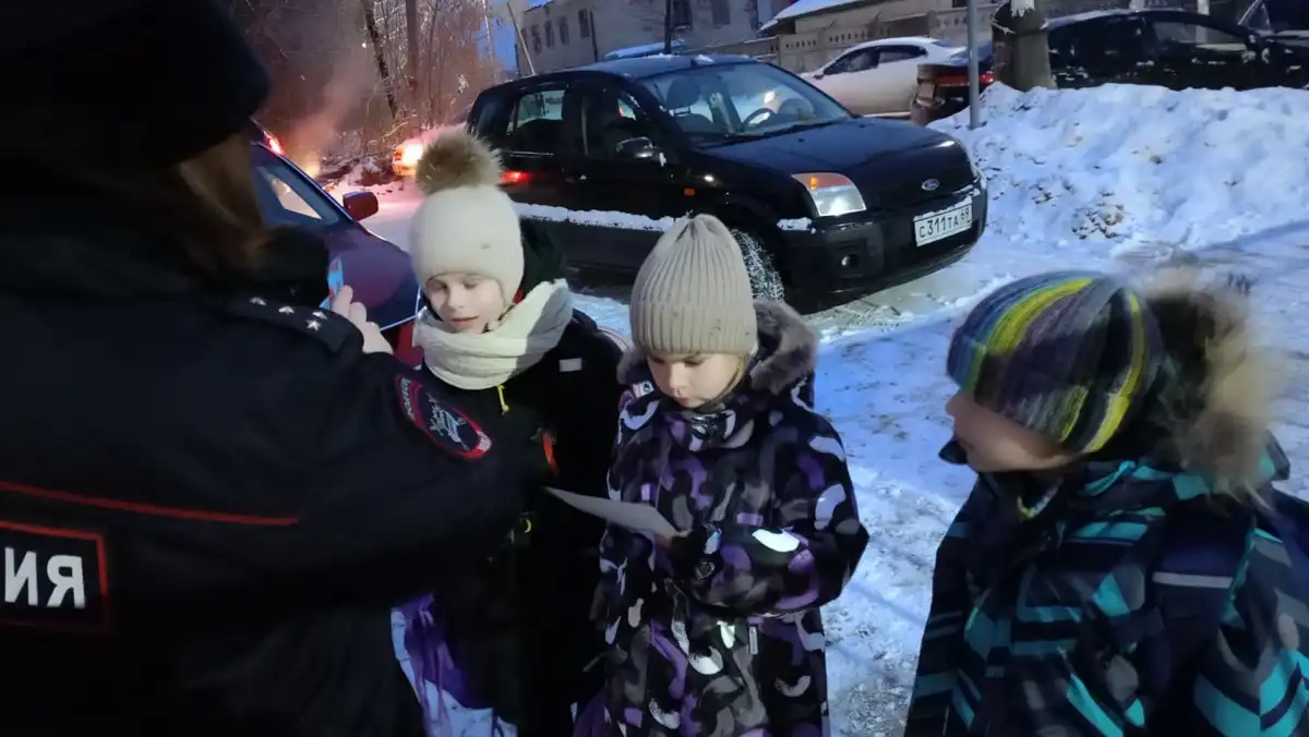 «РОДИТЕЛЬСКИЙ ПАТРУЛЬ» ПРОВЕРИЛ НАЛИЧИЕ СВЕТООТРАЖАЮЩИХ ЭЛЕМЕНТОВ У ШКОЛЬНИКОВ