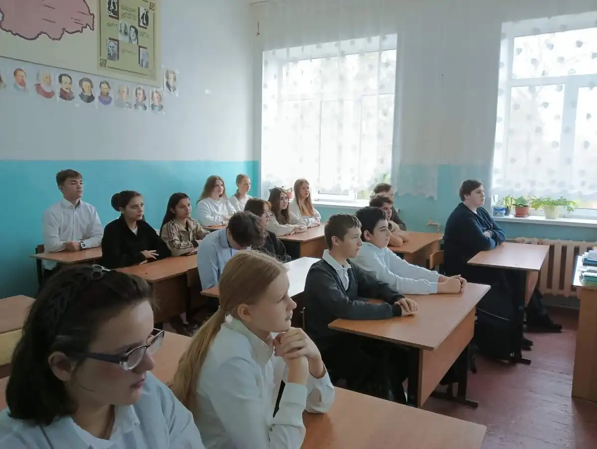 16 декабря в школе прошли внеурочные занятия из цикла «Разговоры о важном», темой которых была "Как пишут законы?"