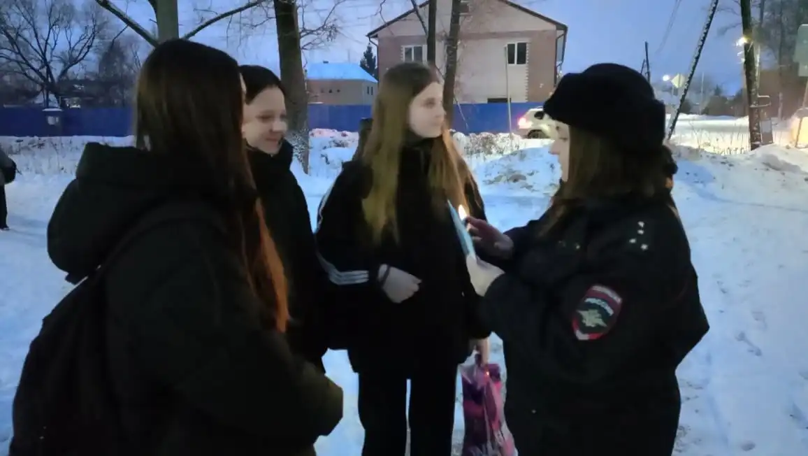 «РОДИТЕЛЬСКИЙ ПАТРУЛЬ» ПРОВЕРИЛ НАЛИЧИЕ СВЕТООТРАЖАЮЩИХ ЭЛЕМЕНТОВ У ШКОЛЬНИКОВ