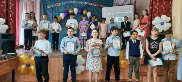 Сегодня в нашей школе состоялось торжественное событие - прошел..