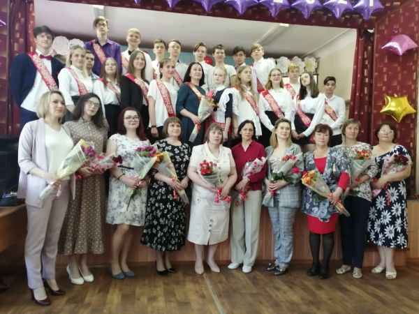 Вот и прозвенел последний звонок для наших выпускников 9..